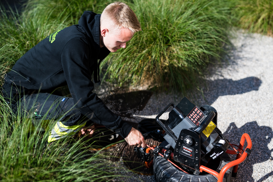 Last van terugkerende verstoppingen? Dan is een camera-inspectie misschien de oplossing. Ontdek wanneer het nuttig is – en hoe het werkt.